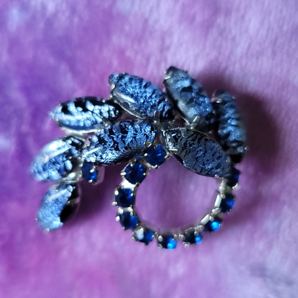 Vintage Sapphire Blue Stippled Givre Art Glass Navettes Rhinestone Brooch - Picture 1 of 4